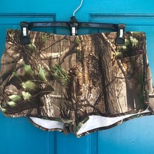 Like new camo board shorts